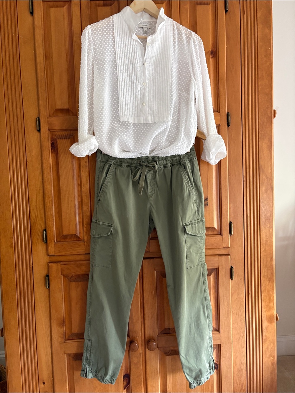 Anthropologie & Sanctuary’s Olive Green Drawstring Cargo Joggers